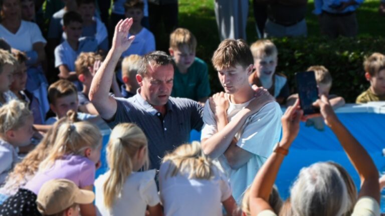 Een duidelijk ‘Ja!’ om voor God te leven – doopdienst bij BCC Gelderland